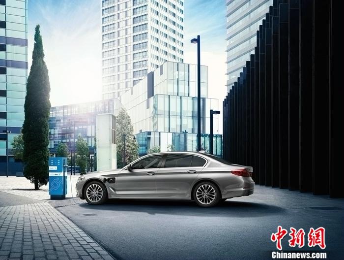 新BMW 5系插电式混合动力